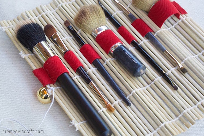 Creative makeup storage idea: Roll brushes in a sushi mat | Creme de la Craft sushi roll makeup brush holder