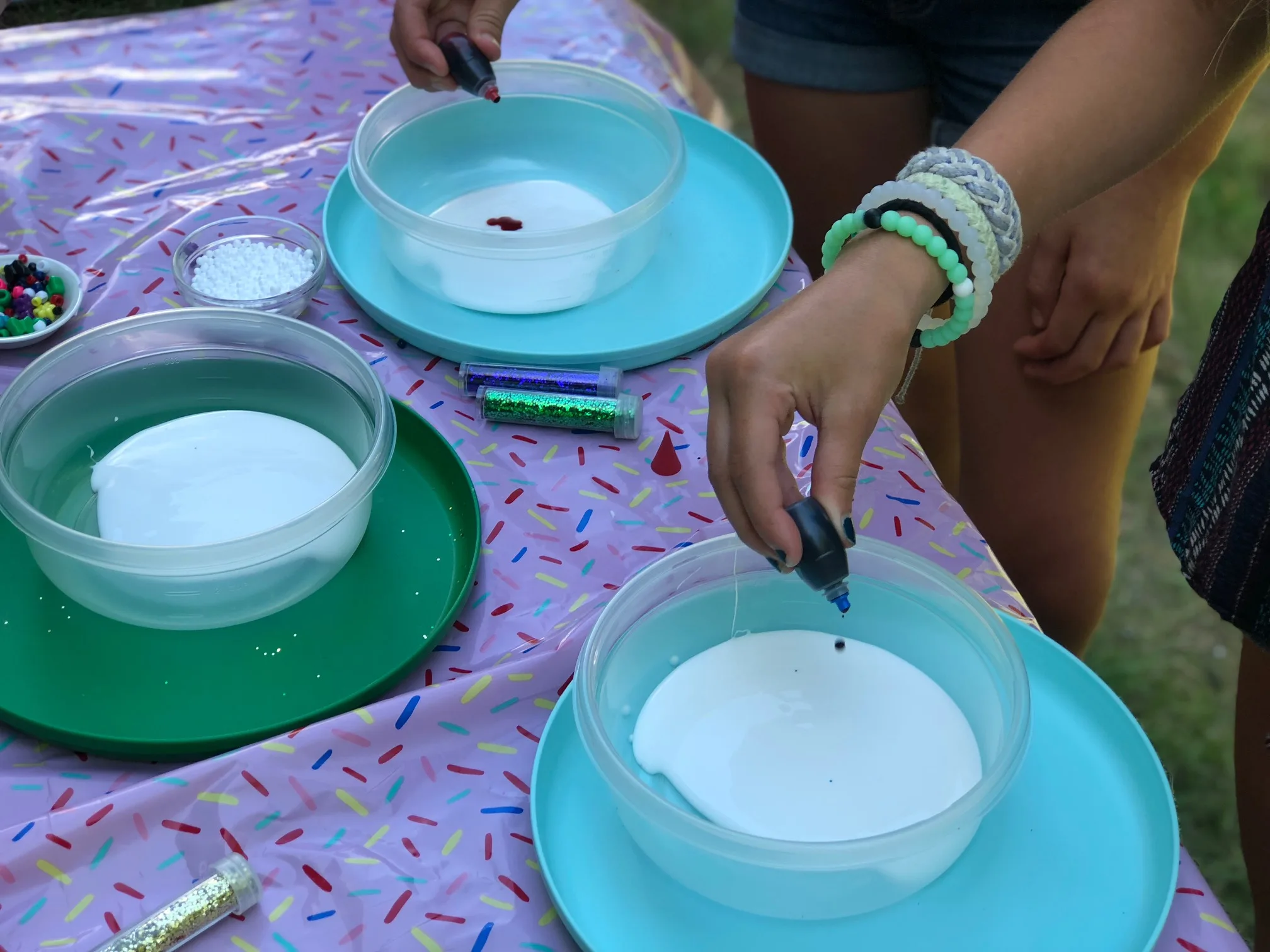 Everything you need to host a DIY slime party: Goody bags