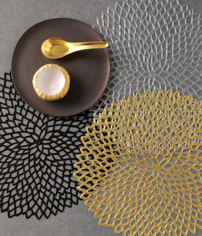 Making a holiday table look like a holiday table