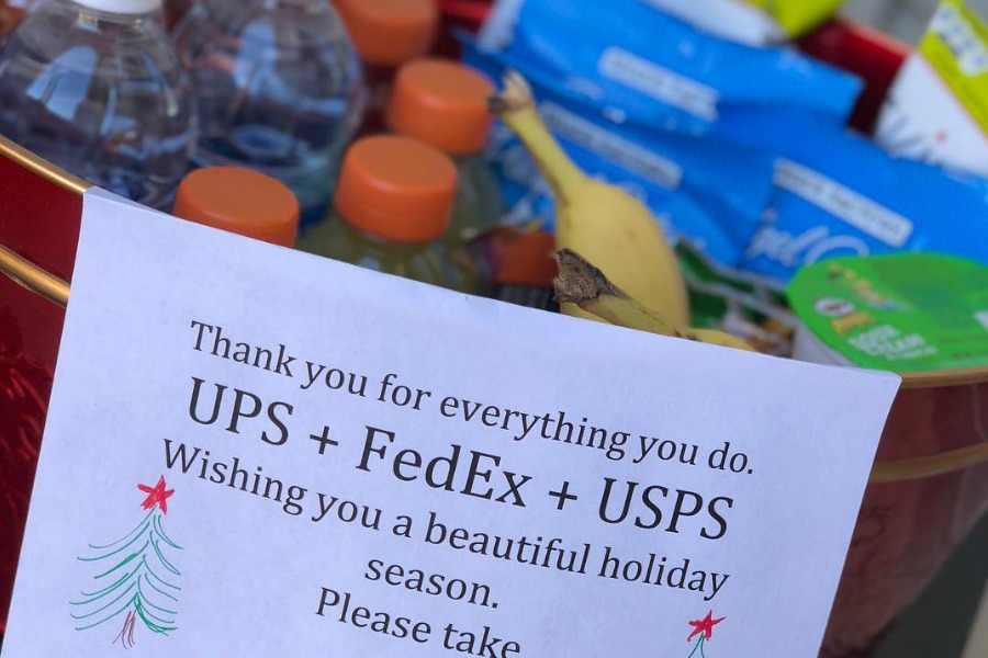 Can you give a postal carrier a gift or tip? The guidelines and some great ideas.