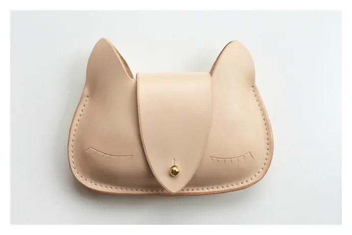 The new Kinsley Cat clutch by Sylvia Soo -- so adorable!