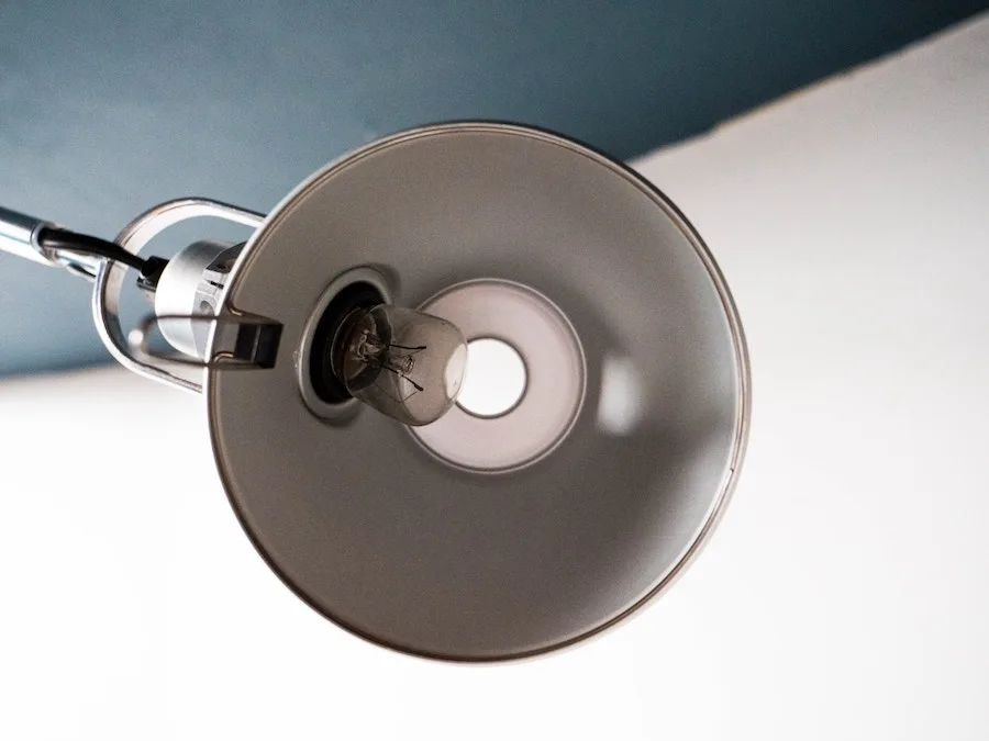 Tips for picking an ideal desk lamp for a child's workspace