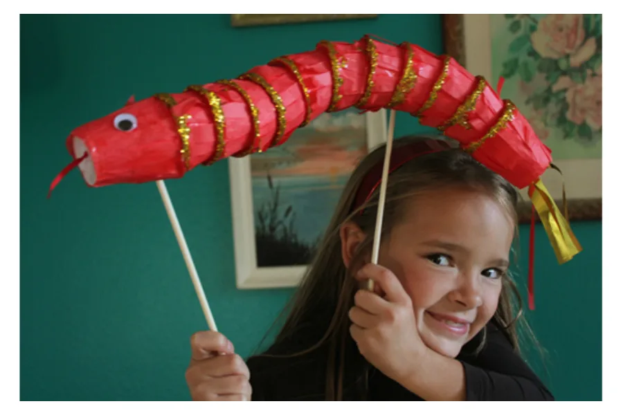 We love this Chinese New Year DIY craft we found at Alpha Mom.