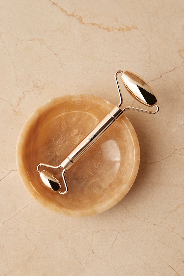 Golden Face Roller : An affordable indulgence from Molly Simms' YSE Beauty and a great self-care gift