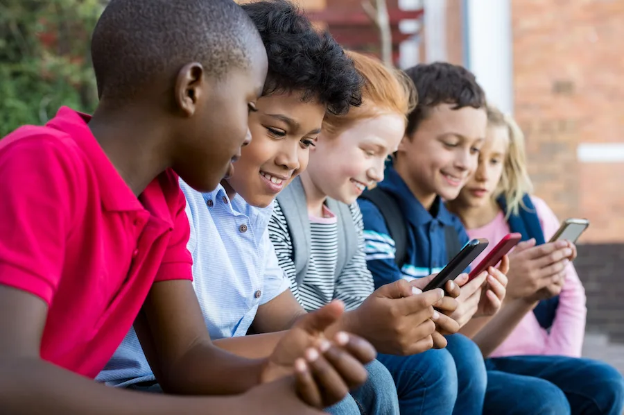 4 tips to help kids make good media choices online.