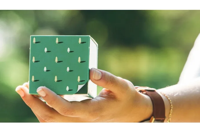 Write your greeting inside, then fold it into a box!