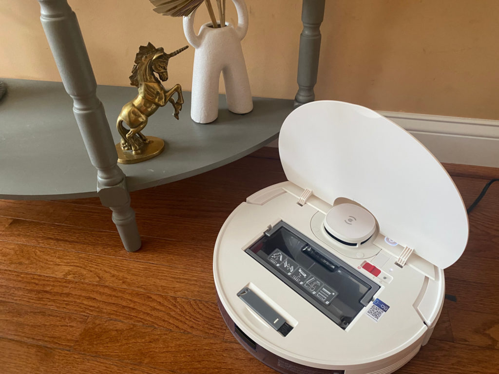 The ECOVACS Deebot N7 is easy to clean | sponsor
