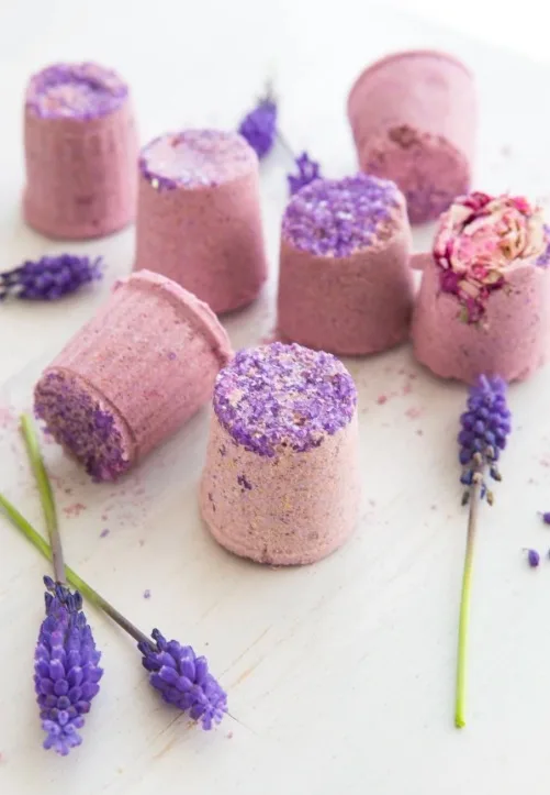 Make a phone stand for Mothers Day with instructions from Easy Peasy Creative Ideas