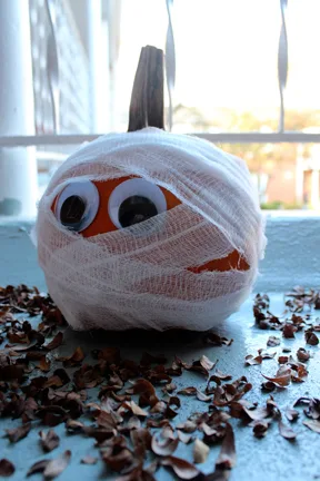 9 of the coolest, easiest no-carve DIY pumpkin decorating ideas that your kids can actually do