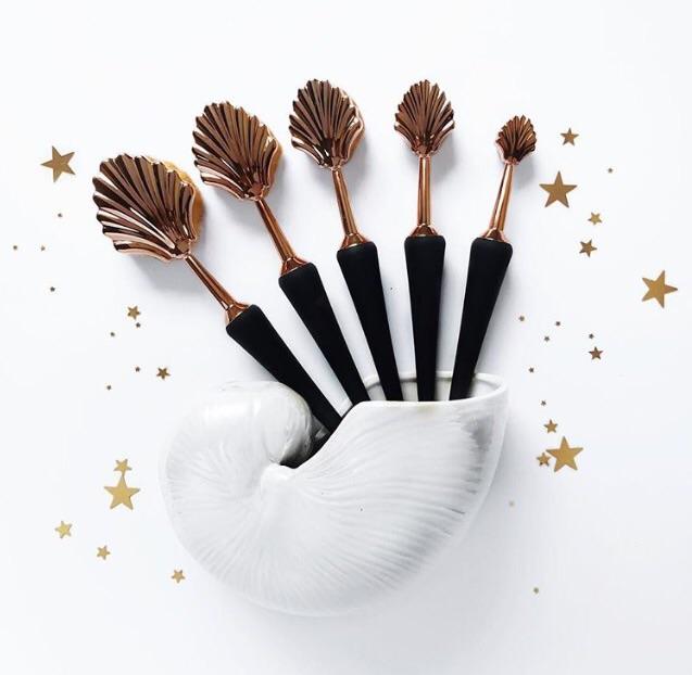 Deco mermaid cosmetic brushes: Gorgeous and playful at once