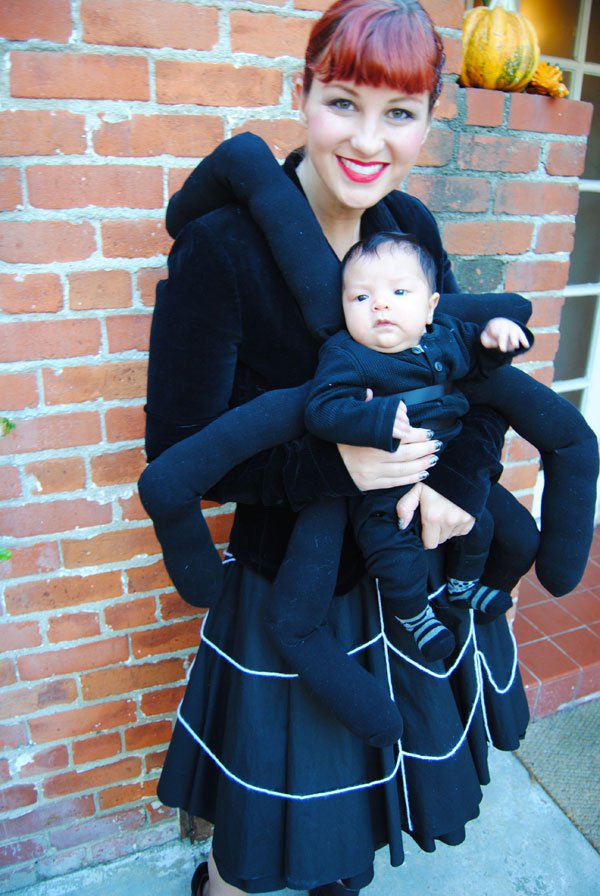 Creative Halloween costumes for baby: Spider and web by Built by Kids