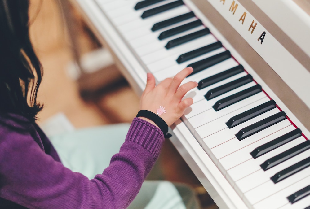 Overscheduled kids: 7 questions to ask to help you reprioritize as a family | cool mom picks