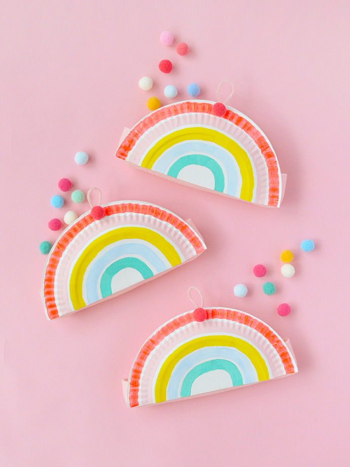 Rainbow crafts for St. Patrick's Day: Rainbow paper plate pockets | Handmade Charlotte