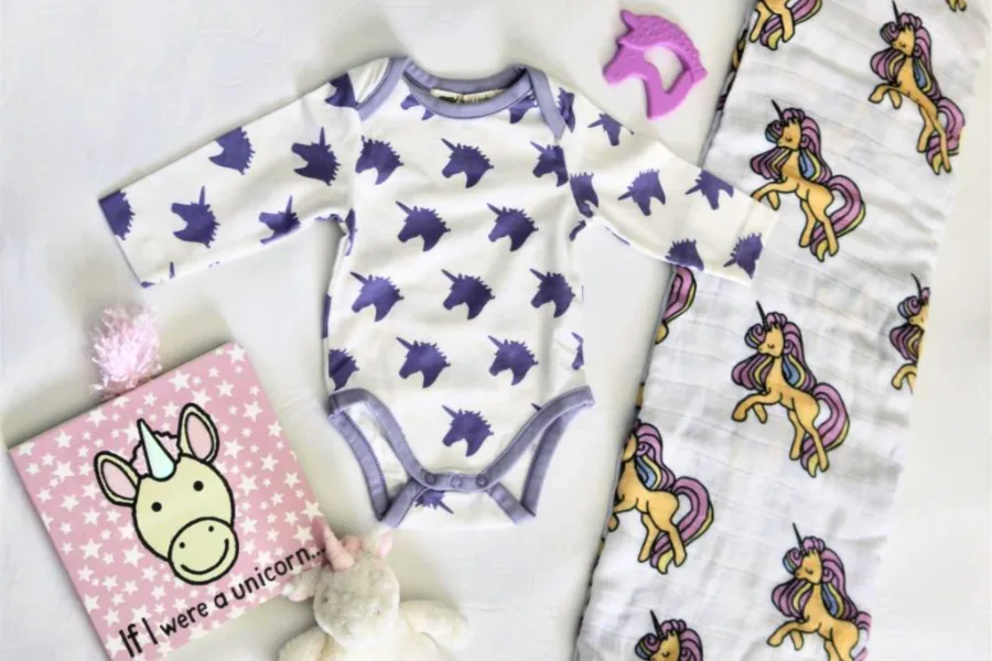 Baby gift idea: Baby Boxy puts together adorably themed new baby gift boxes. Love the unicorns!