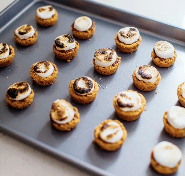 Making s'mores indoors: One Bite S'mores by Style Me Pretty