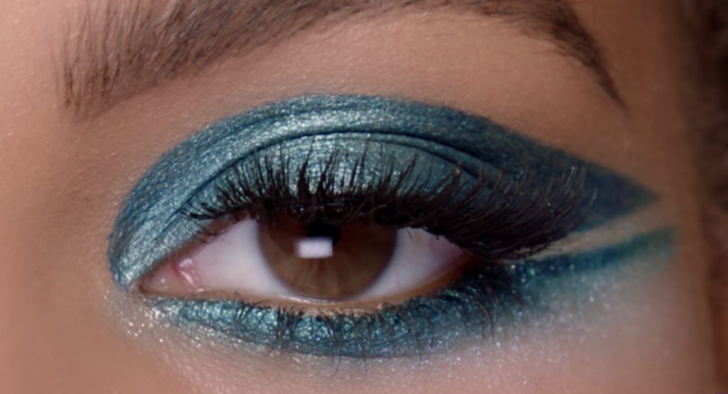 Urban Decay Game of Thrones eye color palettes inspired by the 4 houses of Westeros | Read more: mompicksprod.wpengine.com