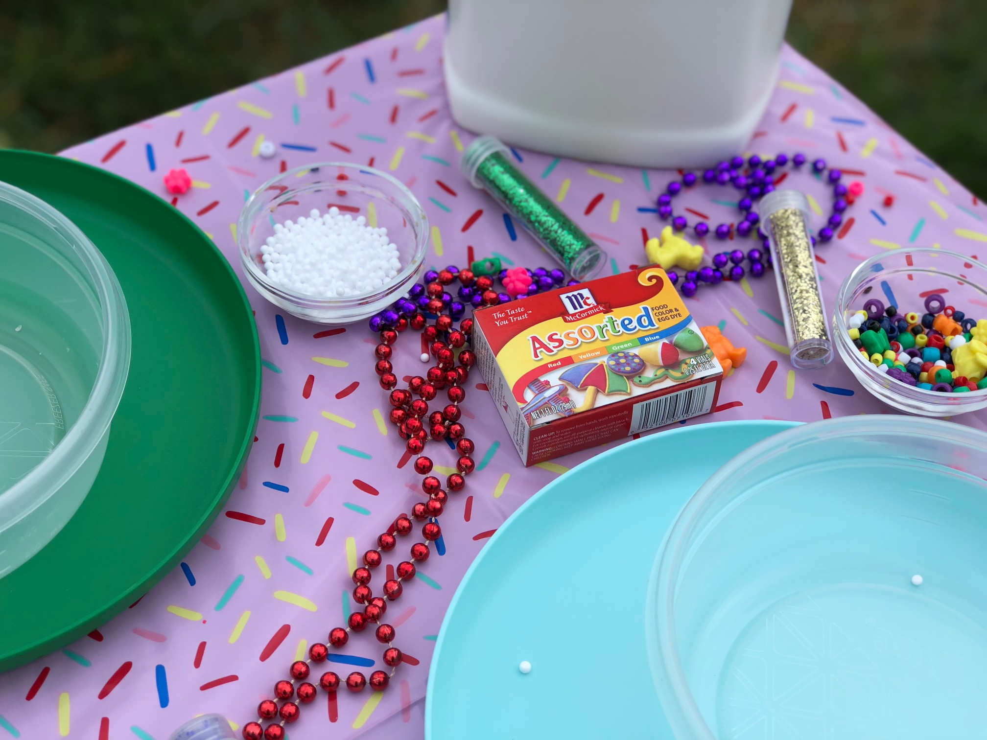 Everything you need to host a DIY Slime Party: Sponsor - Table set-up
