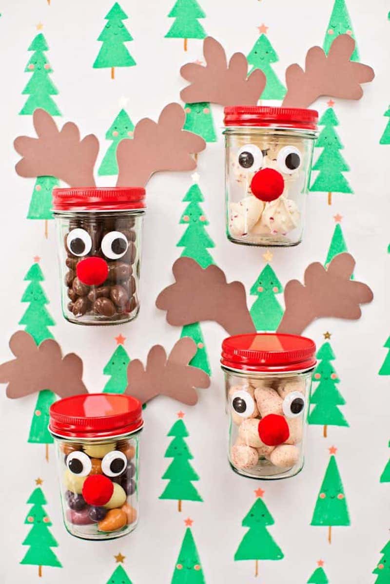 DIY holiday gifts: Reindeer Jar treats at Hello Wonderful