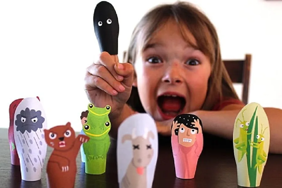 Free printable passover finger puppets by Brenda Ponnay for Tori Avey