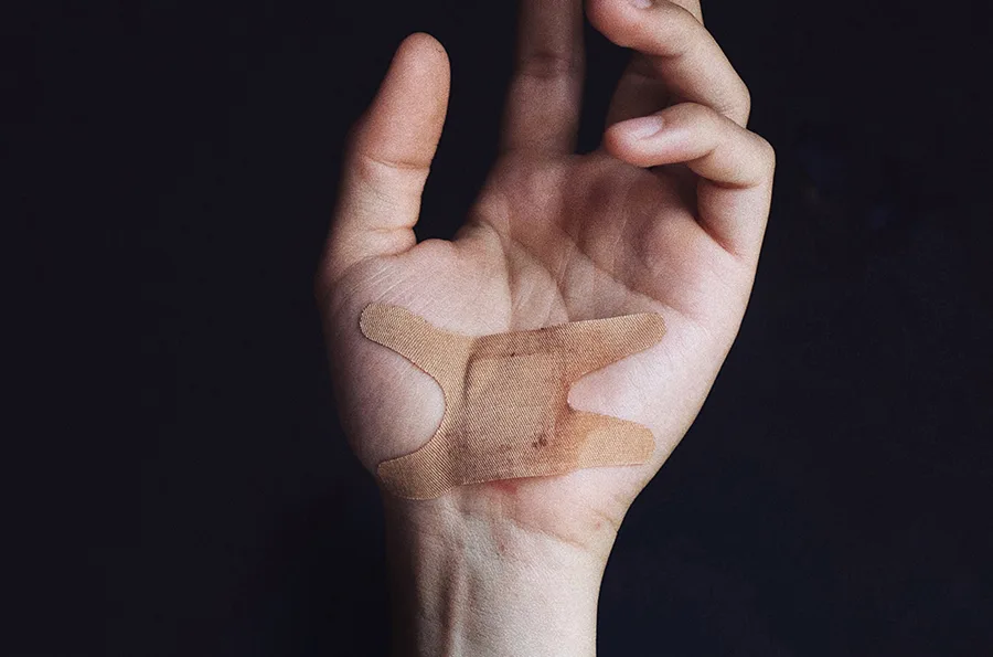 Summer Travel First Aid Kit Essentials: Bandages and Wound Care