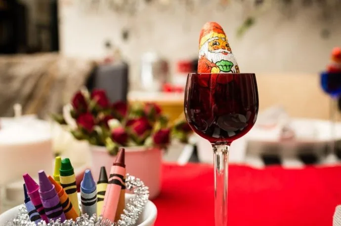 Modern holiday table setting tips