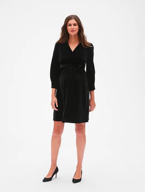 Black maternity dresses for fall: Velvet black maternity dress | Gap 