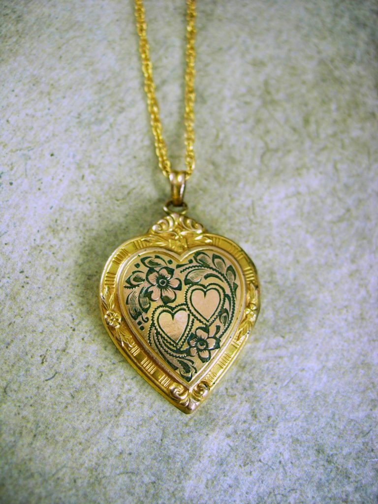 Creative Valentine's gift ideas supporting indie shops: Vintage Victorian Heart Locket