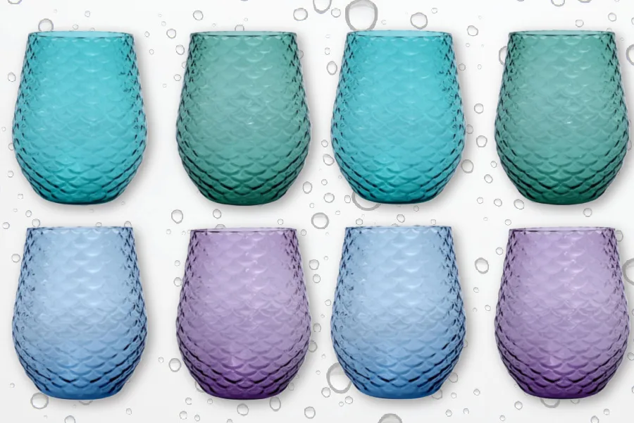 Perfect for summer: acrylic stemless wine glasses with mermaid scale pattern