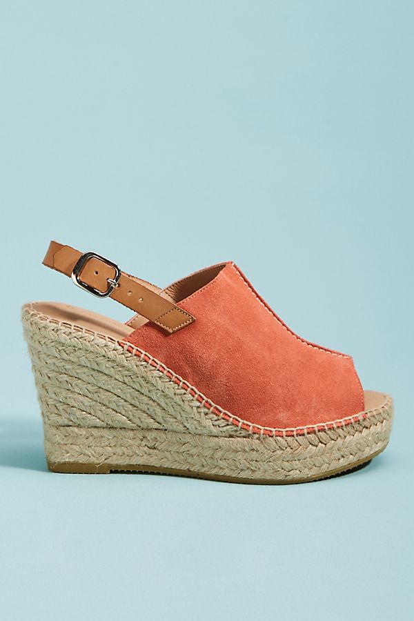 Lovely Living Coral accessories to celebrate the 2019 Pantone color of the year: Coral wedges at Anthropologie
