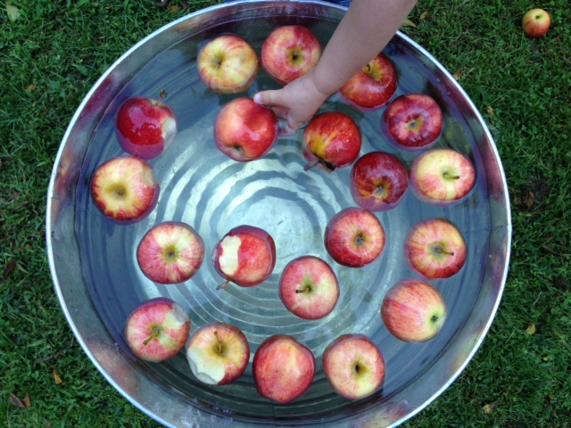 Stranger Things party ideas: Apple bobbing game | Habitat at Home