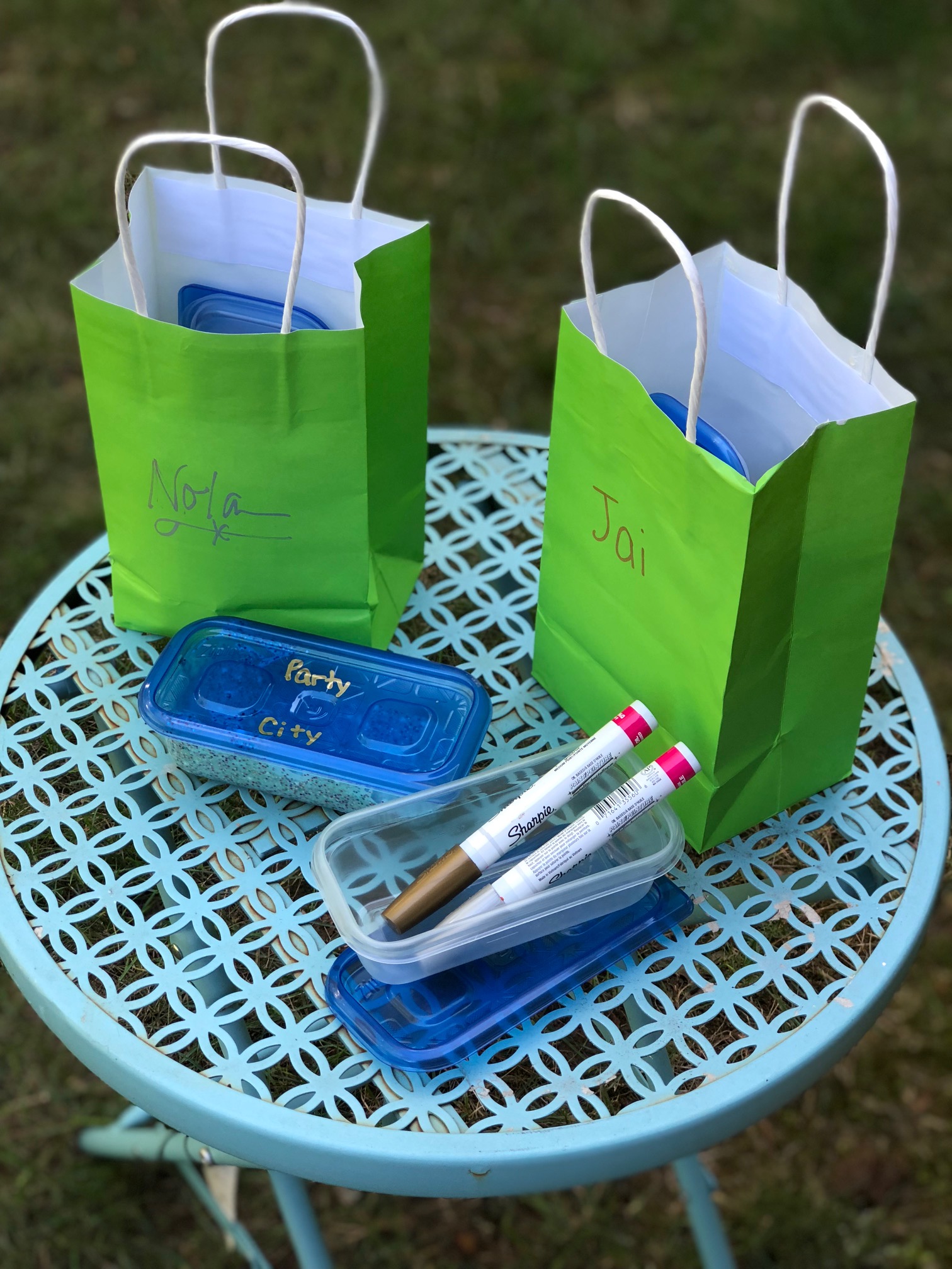 Everything you need to host a DIY slime party: Goody bags