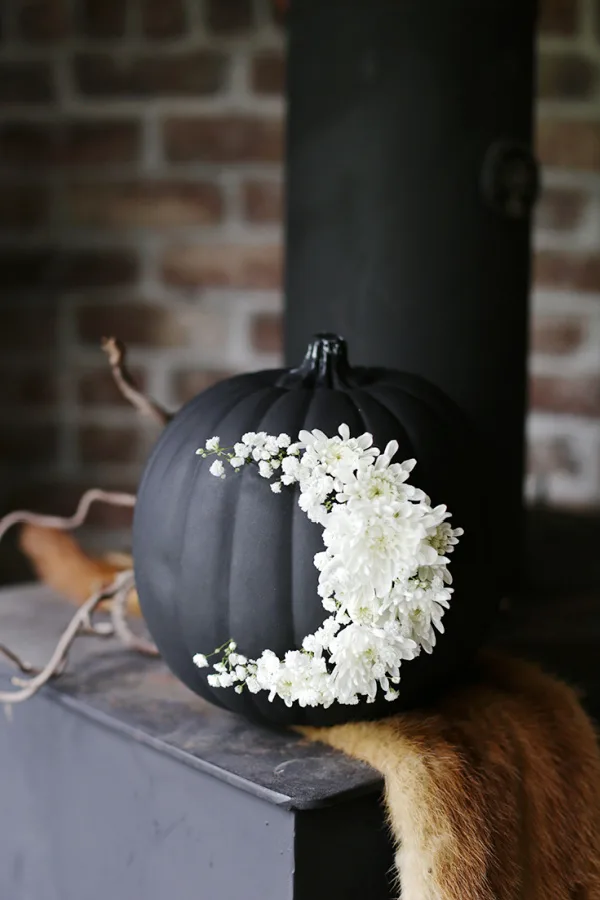 No-carve pumpkins using nail polish: How to marble pumpkins tutorial at Making Lemonade Blog