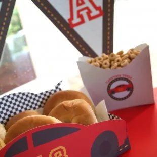 First birthday party ideas for boys - Paper and Cake Kits
