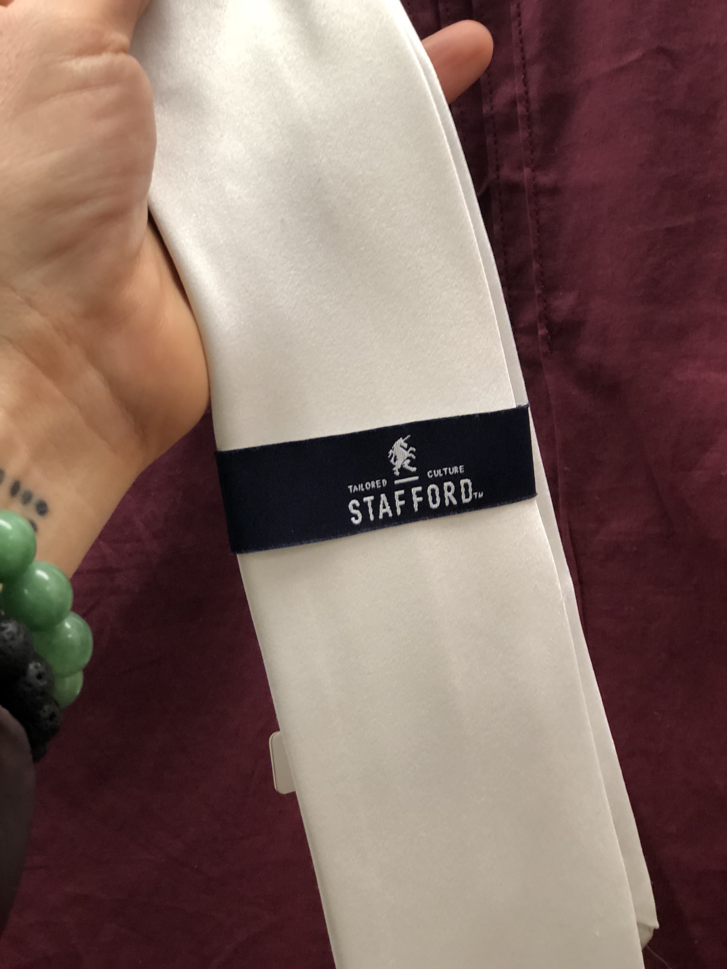 Secret Santa gifts for the whole family: Decorate a white tie! | Sponsored