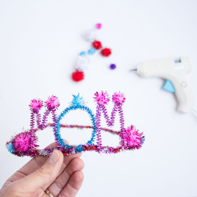 diy Mother's Day pipe cleaner crown the kids can make | Tutorial from Design Improvised