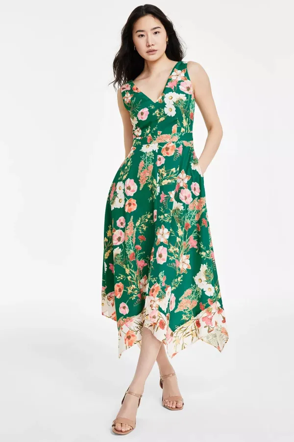 Flirty floral dresses for summer weddings: Sommerset Maxi Dress from Anthropologie has 1200 glowing ratings
