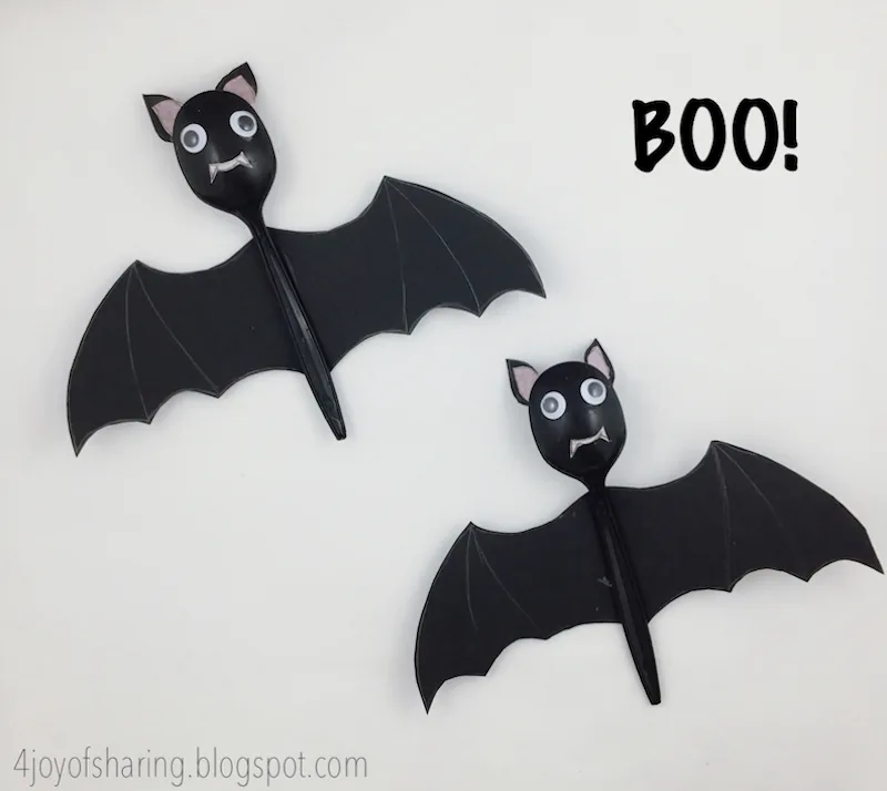Halloween crafts for kids: Bats at The Joy Sharing