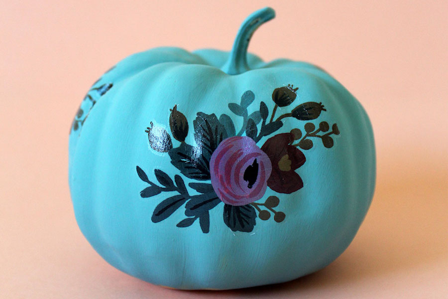 The coolest teal pumpkin decorating ideas: easy floral pumpkin decorating shortcut DIY via Ursula at Kraft & Mint