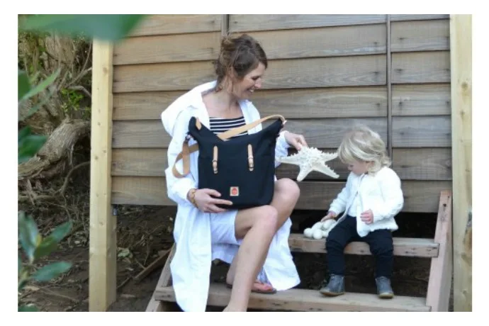 Pacapod Idaho hobo diaper bag stays organized.