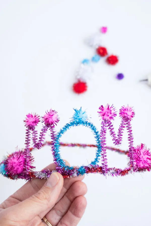 diy Mother's Day pipe cleaner crown the kids can make