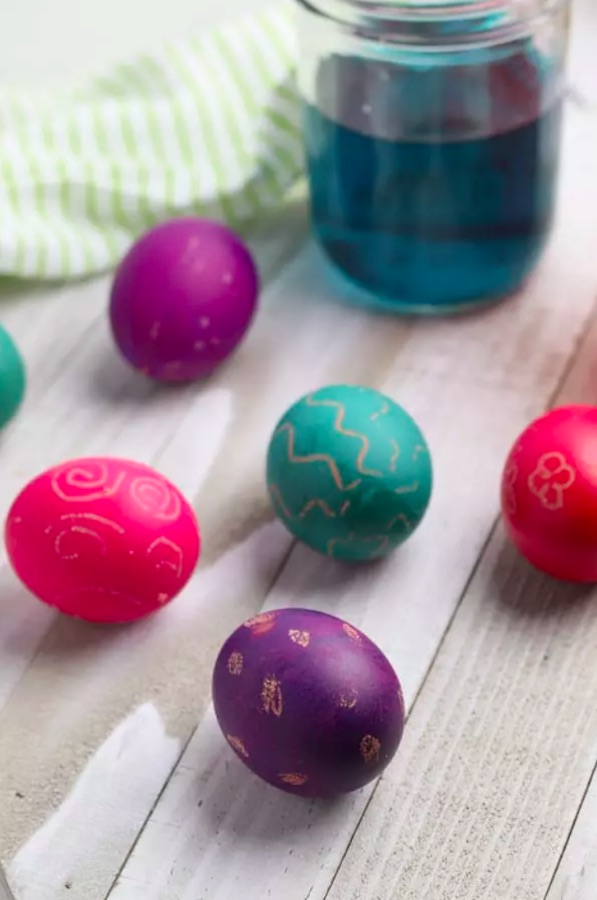 Rainy Day Mum's wax-resistant Easter eggs to make with the kids.