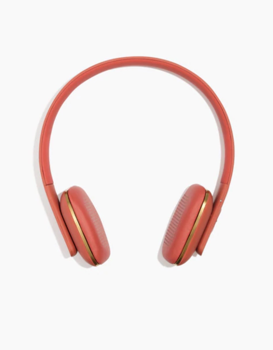 Lovely Living Coral accessories to celebrate the 2019 Pantone color of the year: Madewell coral headphones