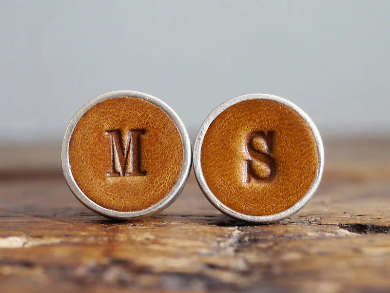 Personalized Christmas gifts: Leather cuff links