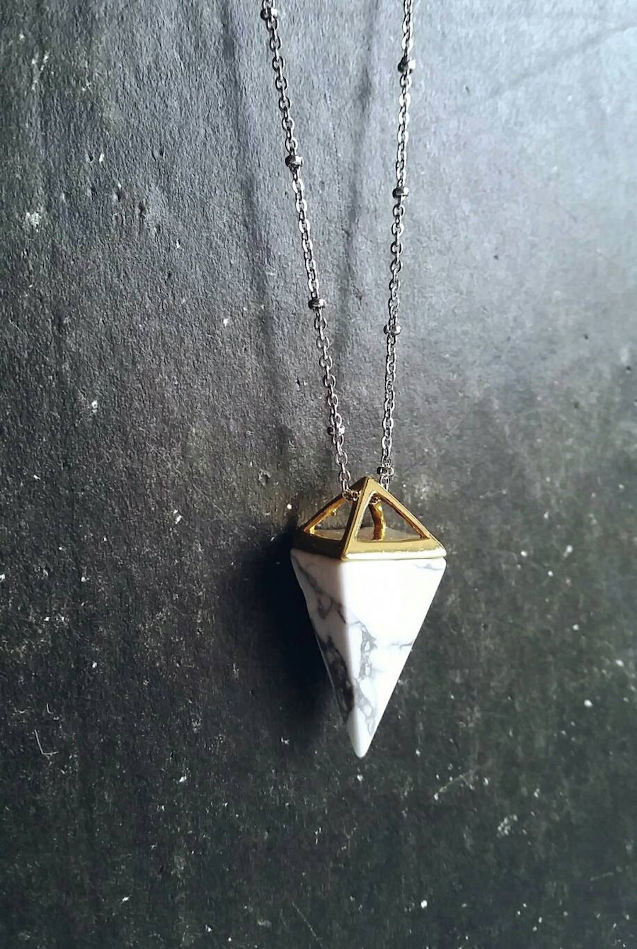 Essential Oil Jewelry: Howlite necklace at AuraStrands