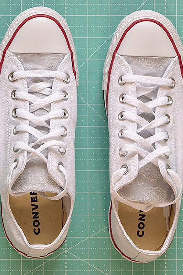 DIY black cat sneaker tips: Detailed tutorial from Persia Lou