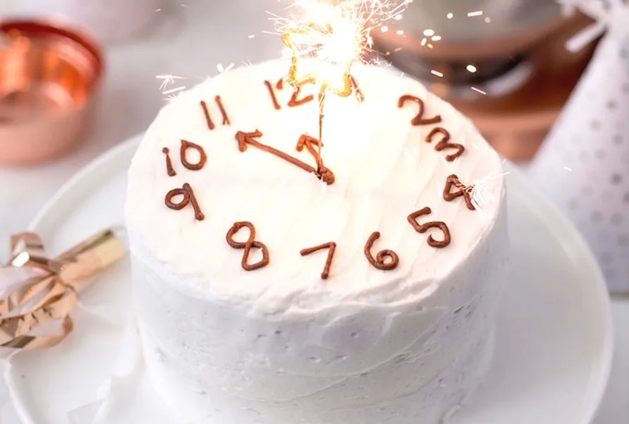 New Year's Eve party ideas with kids: Bake this New Year's Eve cake recipe from Pizzazzerie