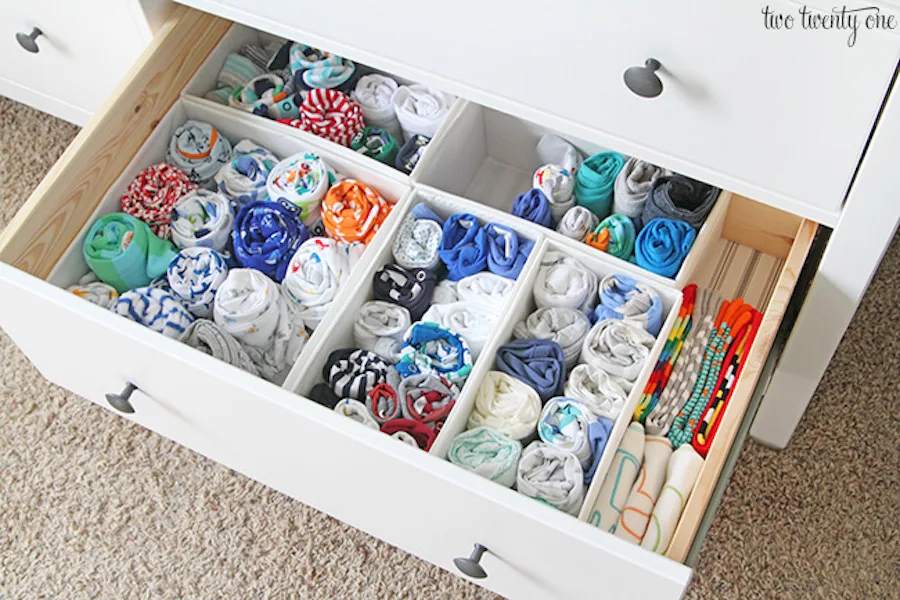 Genius nursery organization tips, like this laundry folding tip at Two Twenty One