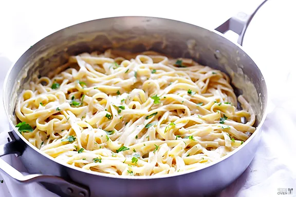 Easy pasta dinners: Skinny Fettuccine Alfredo recipe