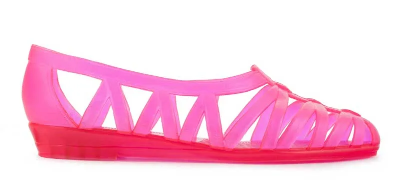 Jellies are back! How adorable are these Sunny sandals by Mini Melissa?