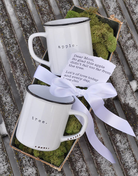 Cool Mother's Day gifts for grandma: Apple/Tree mug set from Lace and Twig that can be peresonalized